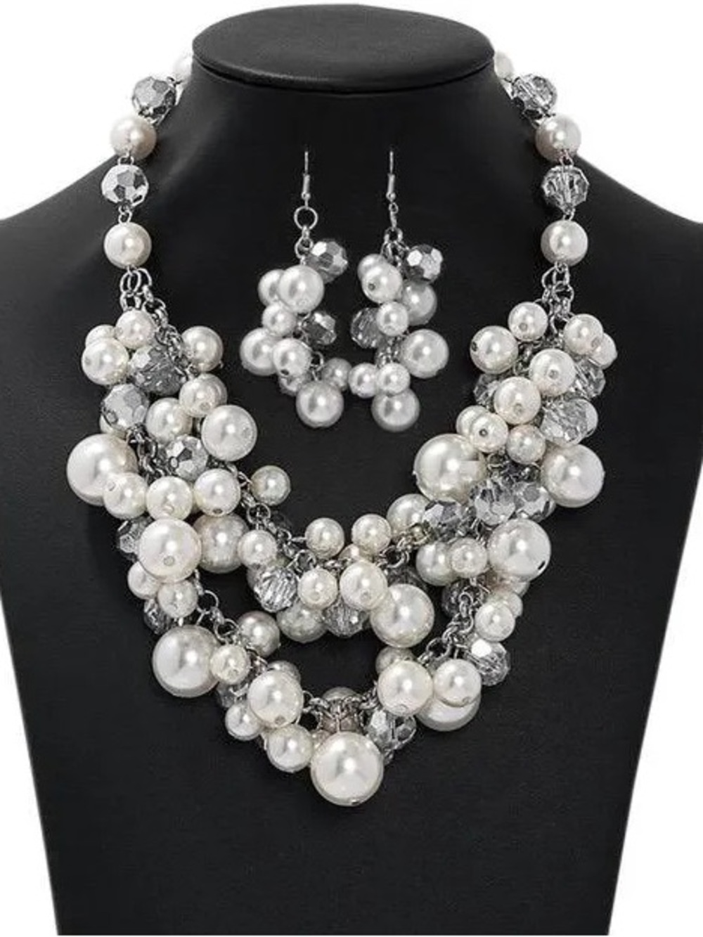 The Lauren, Paparazzi Zi Collection Elegant Pearl & Crystal Statement Necklace.